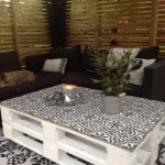 Carreaux ciment sur une table basse