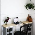 Des parpaings qui font office de bureau