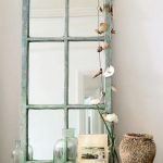 Miroir ressemblant à une porte